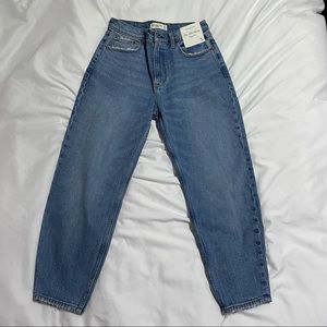 Abercrombie & Fitch High Rise 80s Mom Jeans